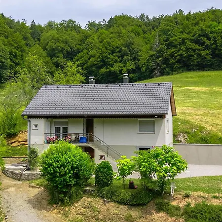 Počitniška hiša House In Sentrupert, A House In The Countryside, In A Quiet Valley Is Mkcelnova Hisa