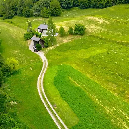 House In Sentrupert, A House In The Countryside, In A Quiet Valley Is Mkcelnova Hisa Počitniška hiša Sentrupert (Dolenjska)